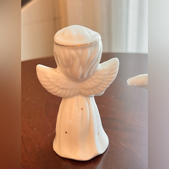 2 Vtg Artmark Originals Boy/Girl White Gown Ceramic Angels Musicians Christmas - Picture 5 of 9